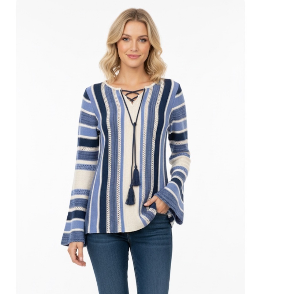 Hannah blue & ivory color knit sweater boho with bell sleeves size small